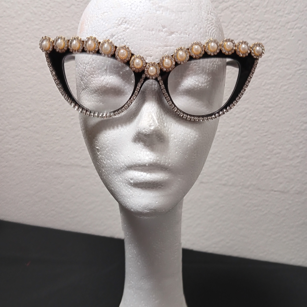 Elegant Black Pearl-Embellished Cat-Eye Sunglasses